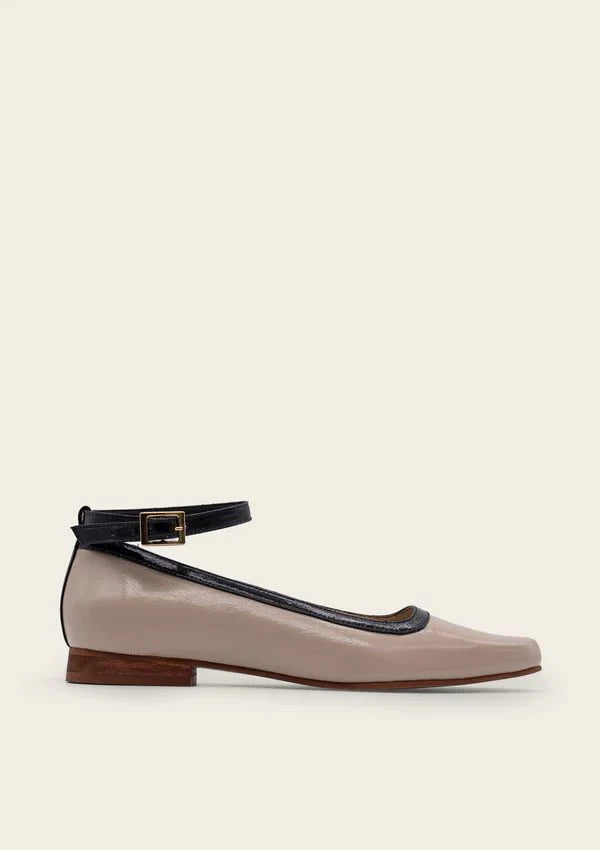 Kaanas Goia Leather Ballerina in Black White
