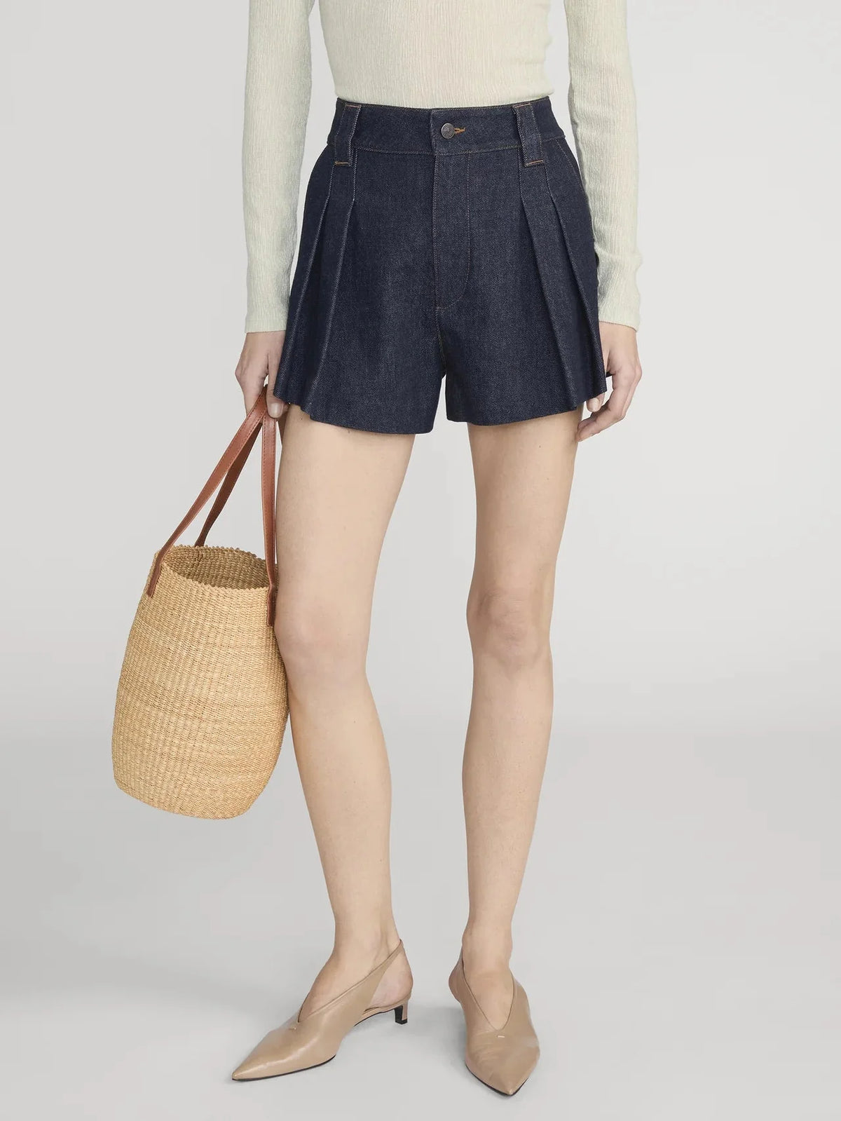 Frame The Structural Short in Rinse