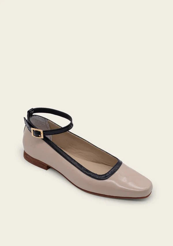 Kaanas Goia Leather Ballerina in Black White